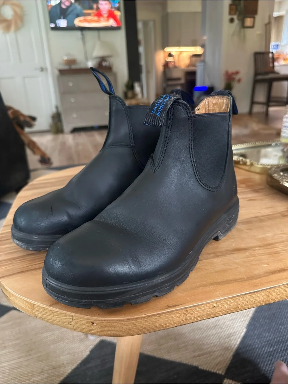 Blundstone Black Chelsea Pull-On Boots Size 7.5 (4.5 brand size  scuffs to toes
